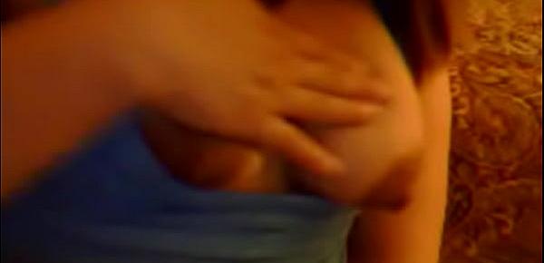  Esposa Infiel mostrando sus tetas en la webcam